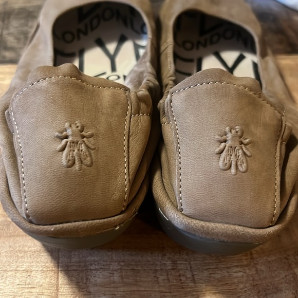 Fly London Flats (slight wedge) - Picture 4 of 8